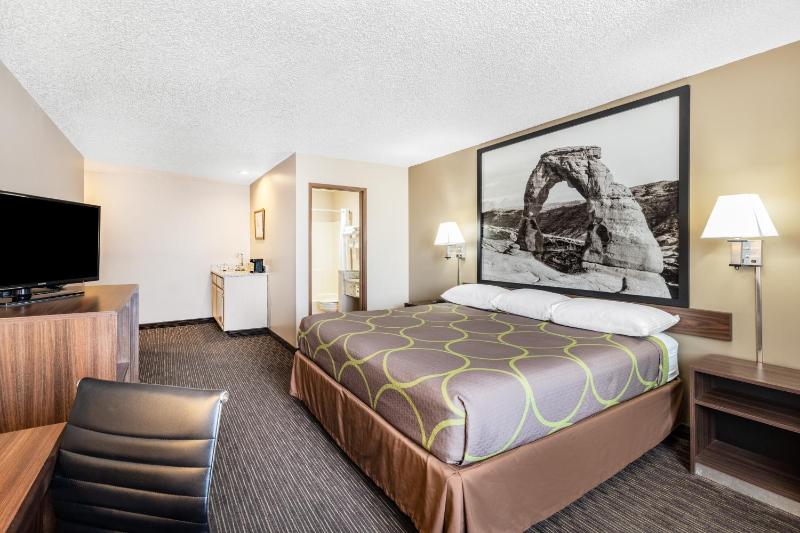 King Room - Non-Smoking image 2
