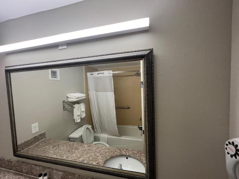 King Room - Disability Access image 4