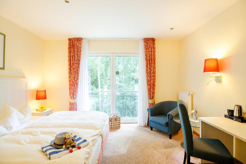 Double Room - Forest and Street Side image 3