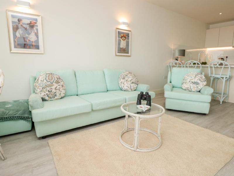 Apartment 20 Summer Place - image 11