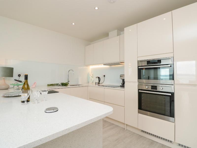 Apartment 20 Summer Place - image 38