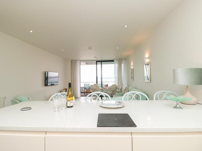 Apartment 20 Summer Place - image 7