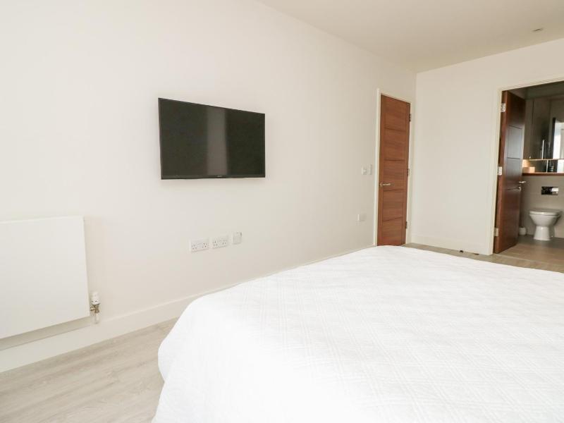 Apartment 20 Summer Place - image 12