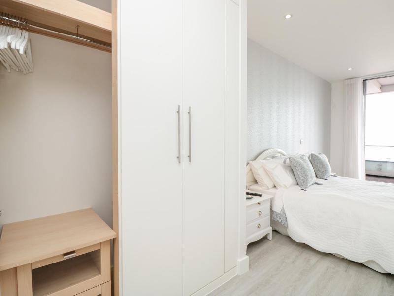 Apartment 20 Summer Place - image 18