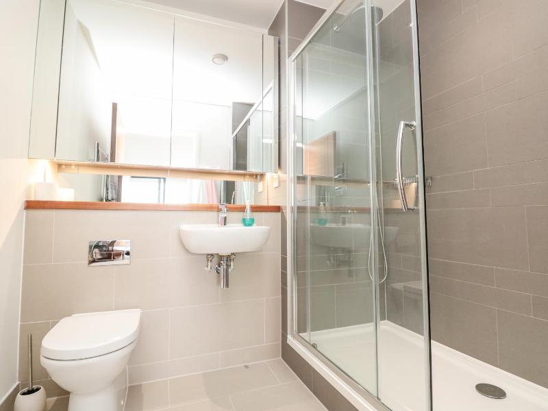 Apartment 20 Summer Place - image 32