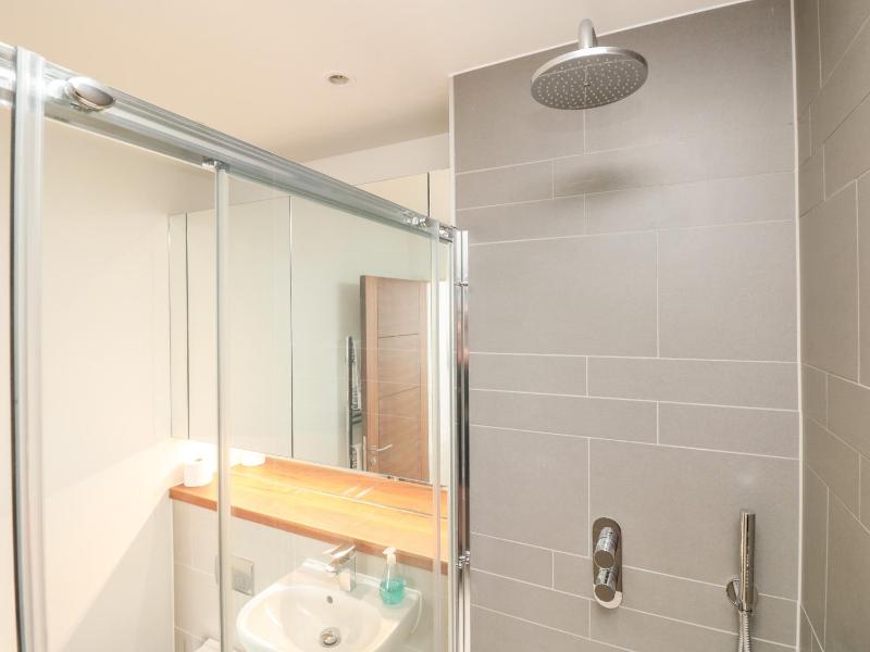 Apartment 20 Summer Place - image 19