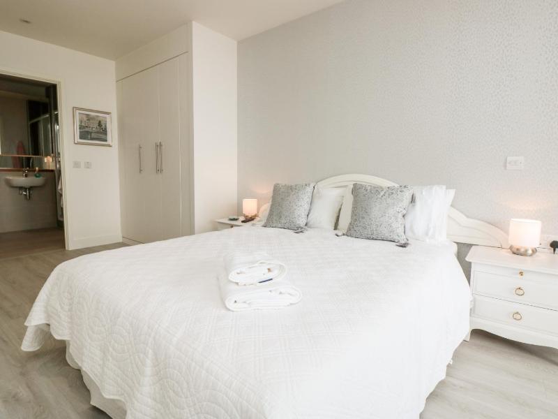 Apartment 20 Summer Place - image 29