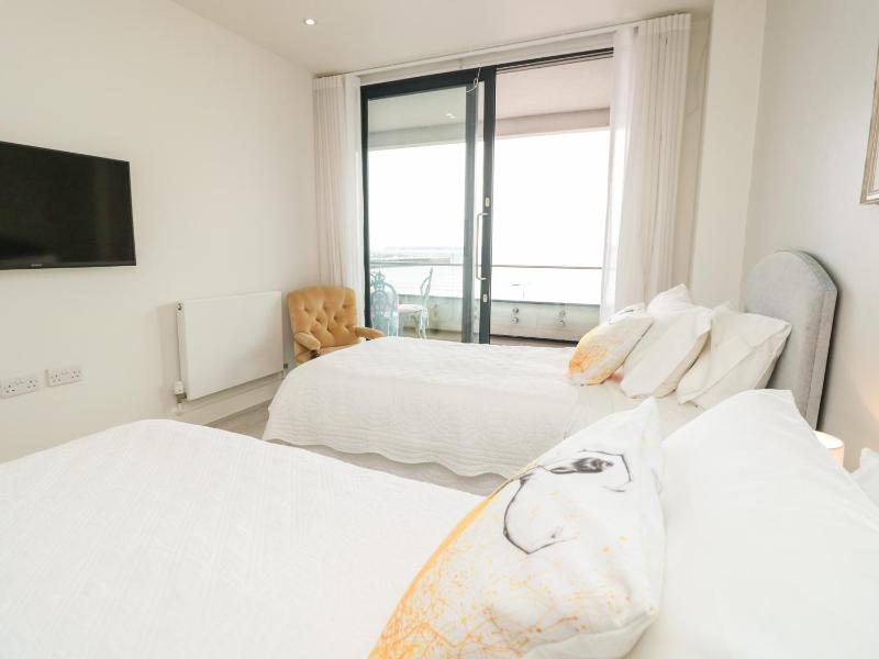 Apartment 20 Summer Place - image 13