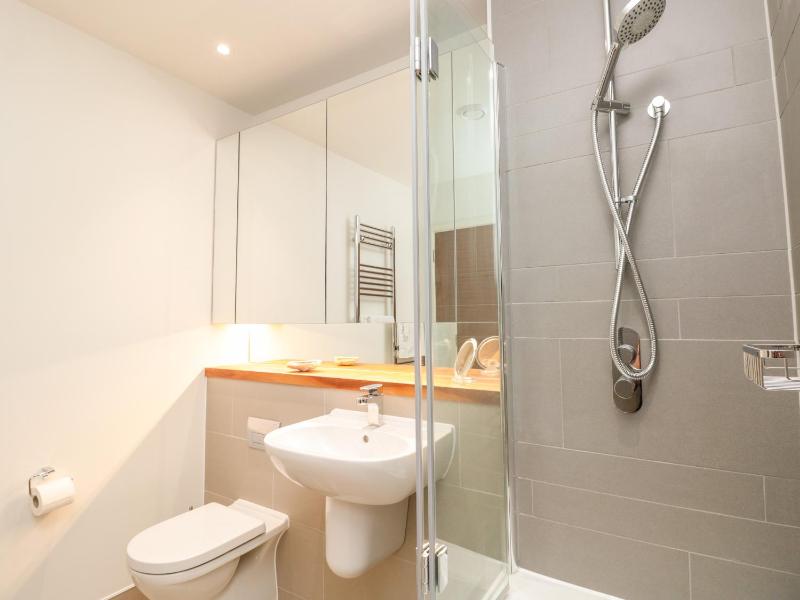 Apartment 20 Summer Place - image 41