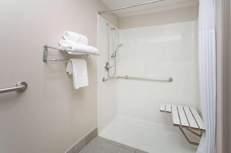 King Room - Disability Access/Non-Smoking image 3