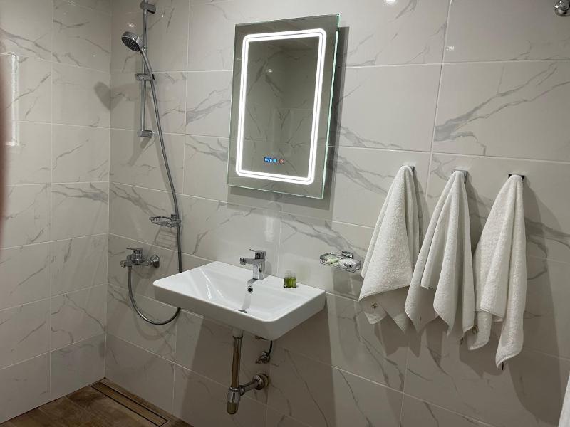 Junior Suite with Balcony image 4