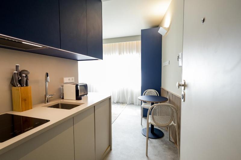 Aspasios Bonjardim Apartments - image 14