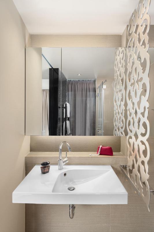 Deluxe Double Room image 4