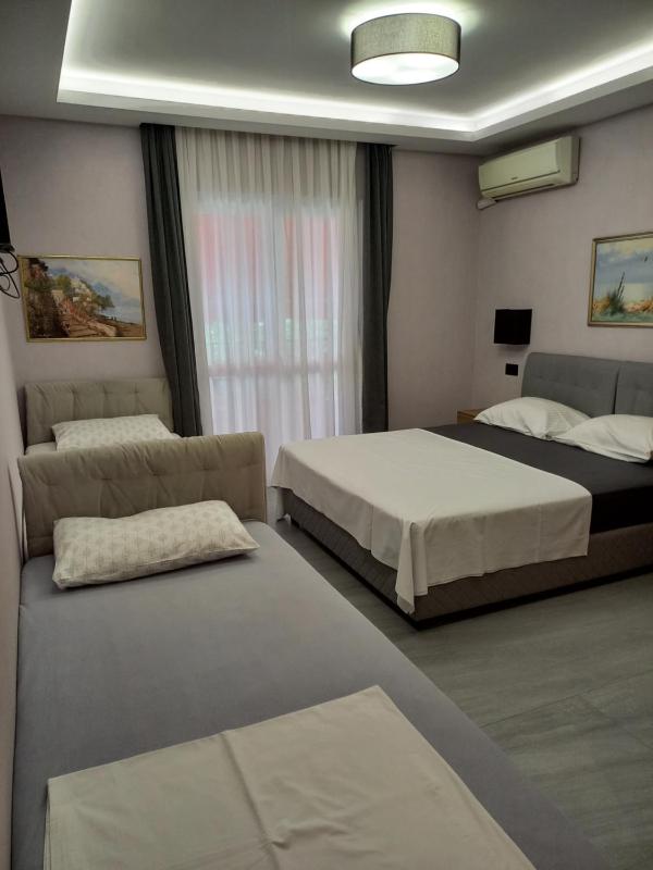 Studio with Balcony image 2