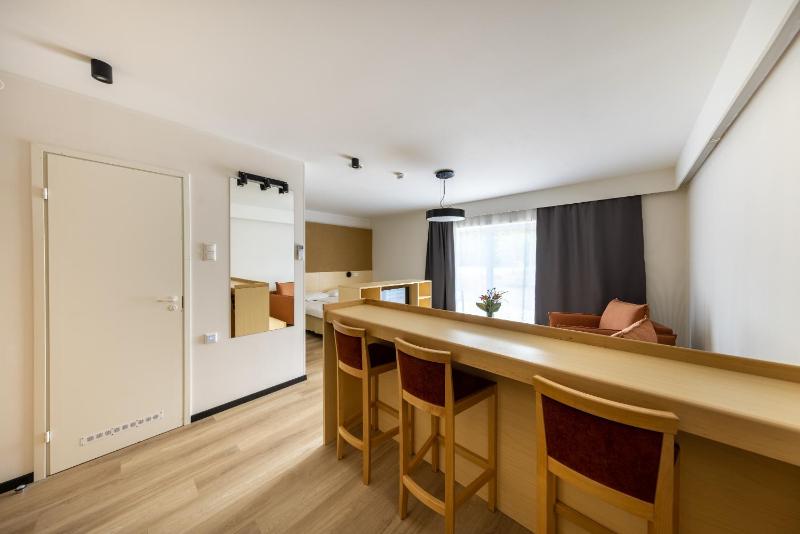 Quadruple Room with Terrace and Kitchenette image 1