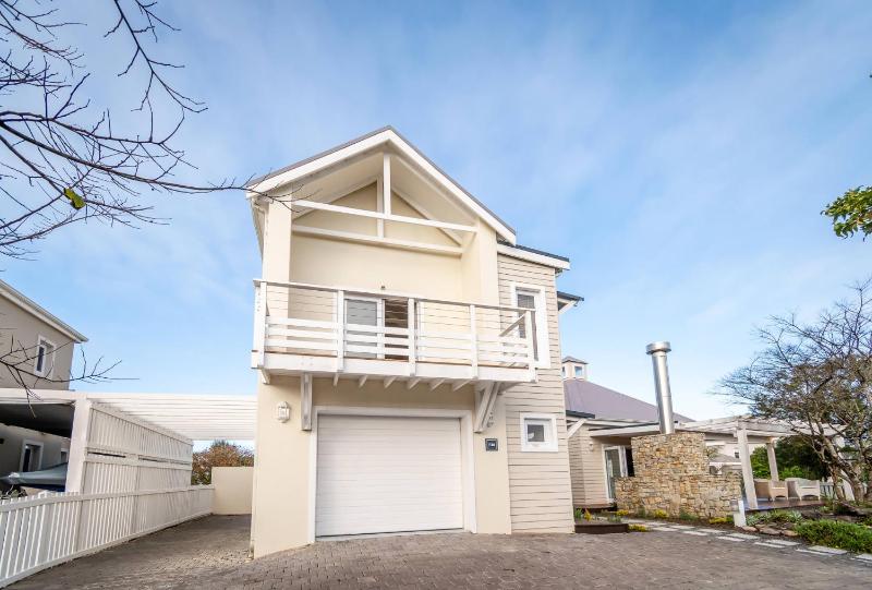 Peaceful Parkland Home on Thesen Islands - image 13