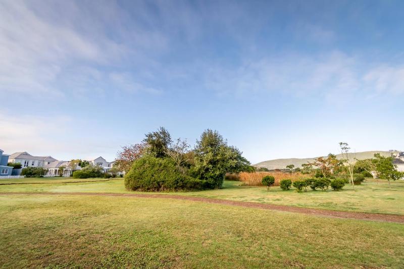 Peaceful Parkland Home on Thesen Islands - image 9