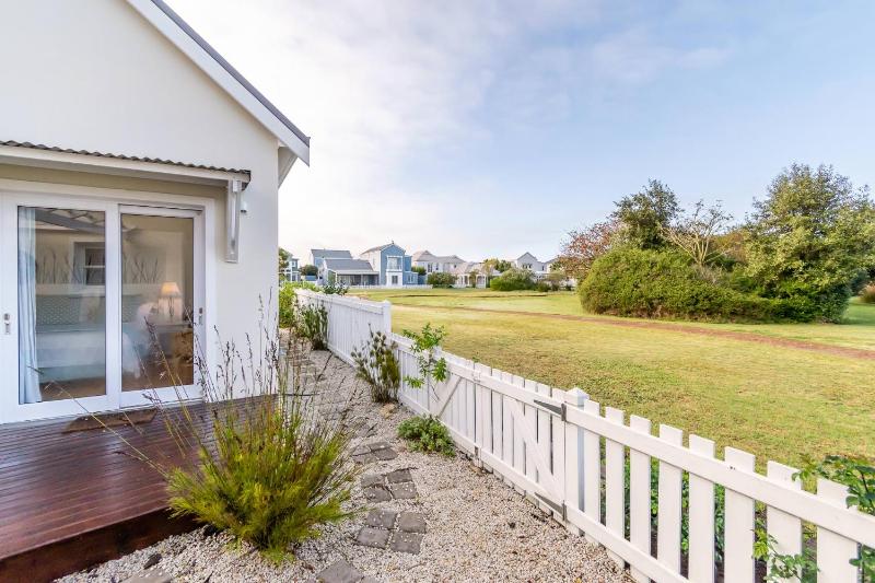 Peaceful Parkland Home on Thesen Islands - image 6