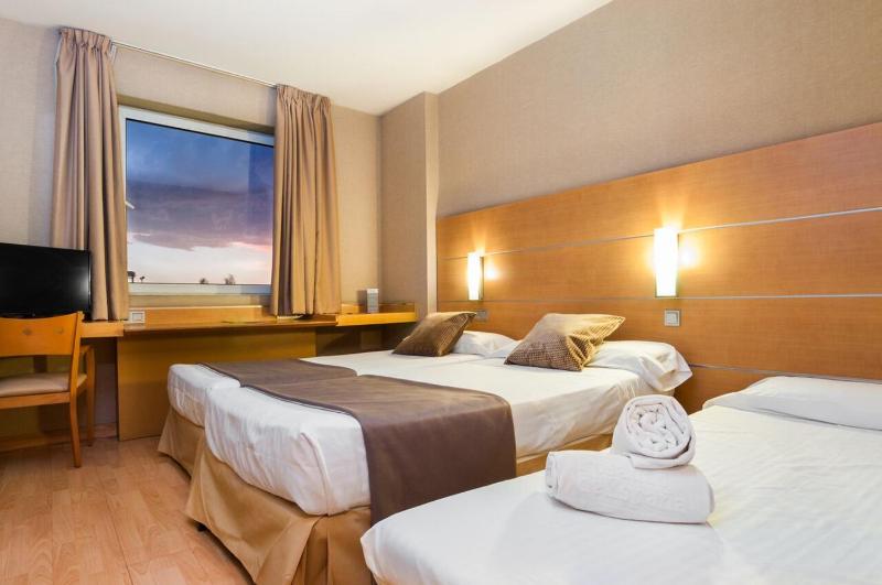 Double Room with Extra Bed image 1