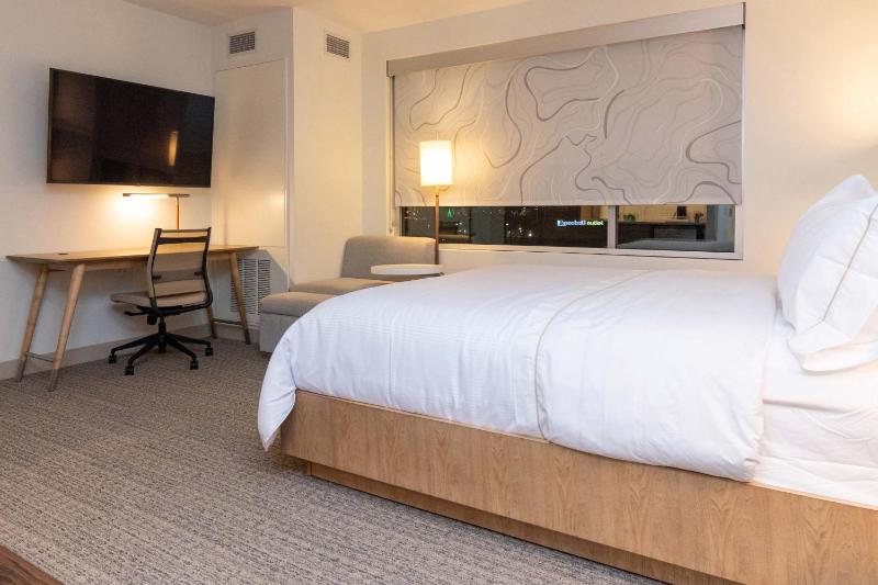 Standard, Guest room, 1 King image 4