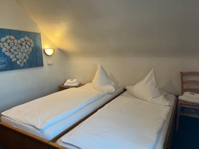 Double Room image 3