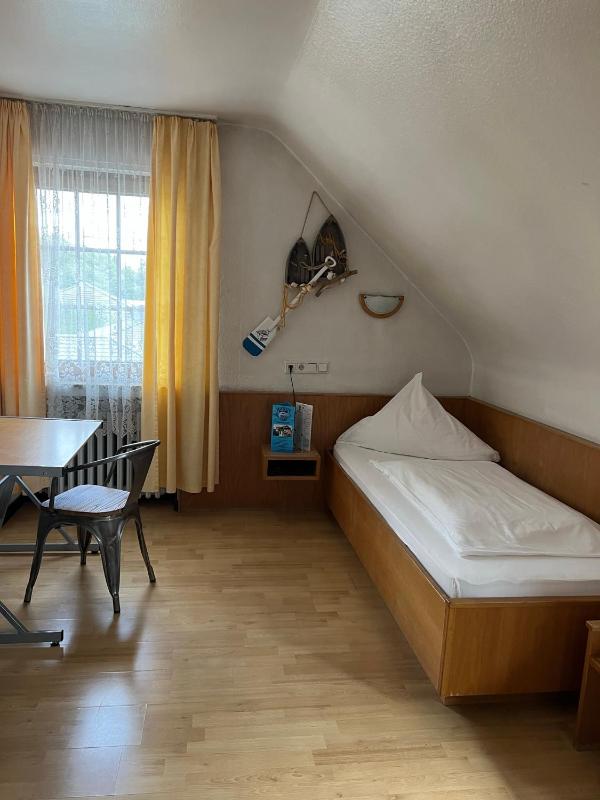 Single Room image 3