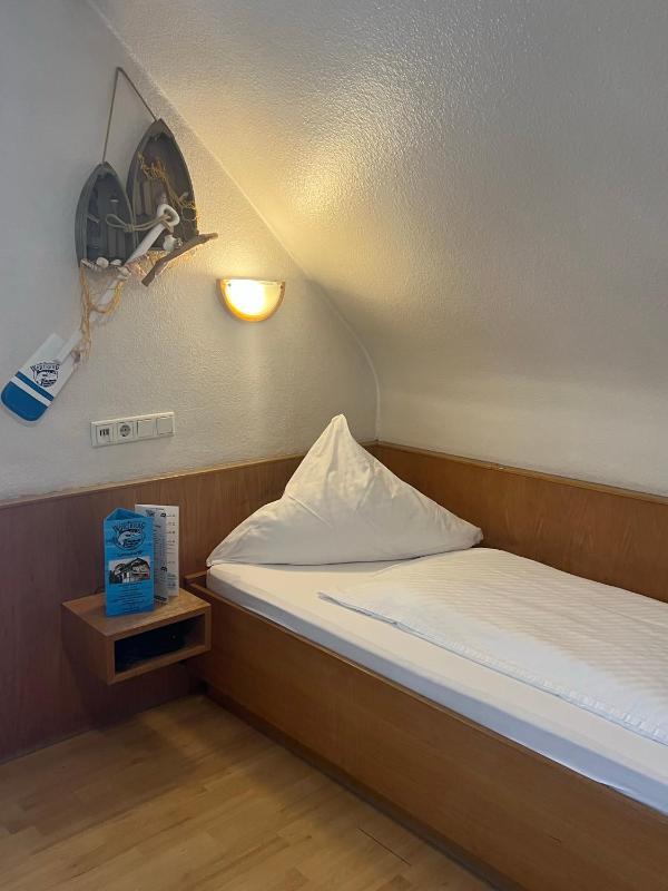 Single Room image 4