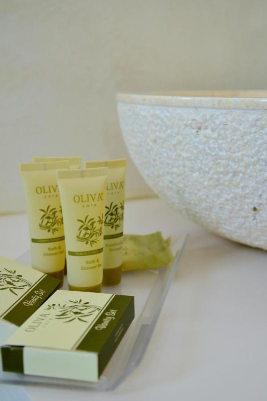 Deluxe Triple Room with Side Sea View image 4