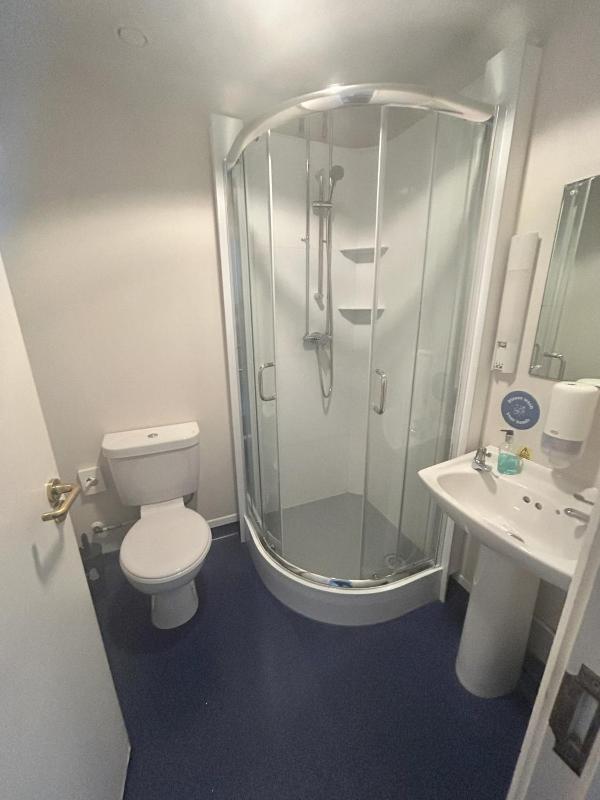 Twin Room image 2