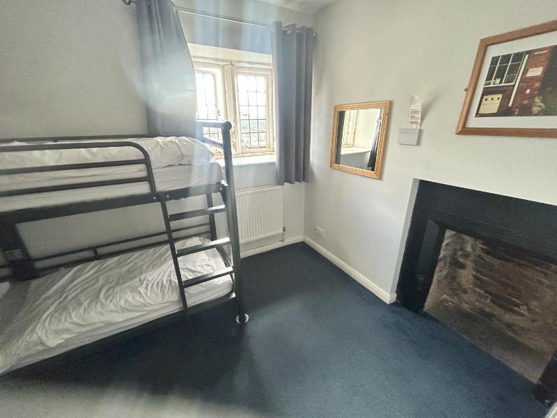 Twin Room with Shared Bathroom image 3