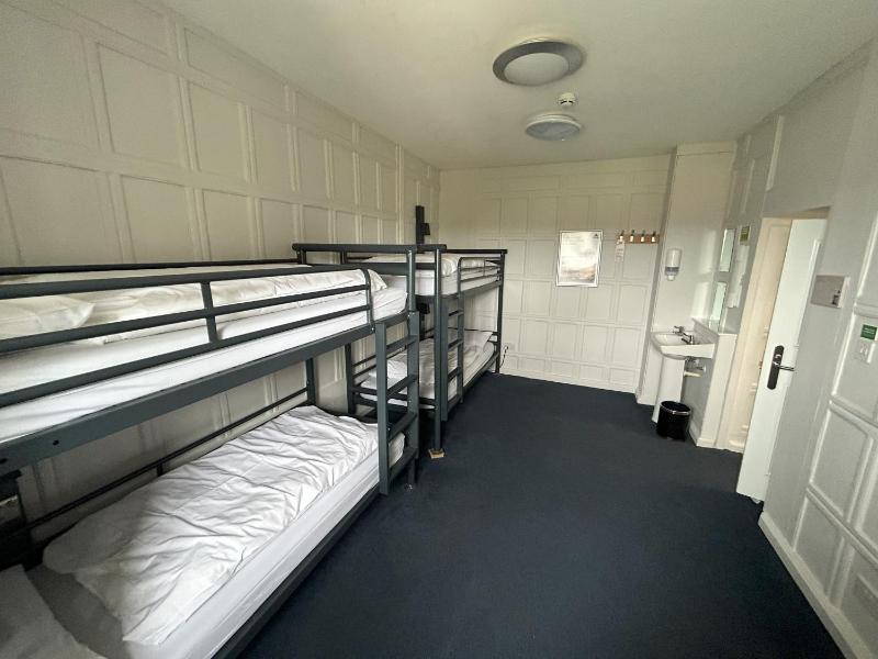 Quadruple Room with Shared Bathroom image 2