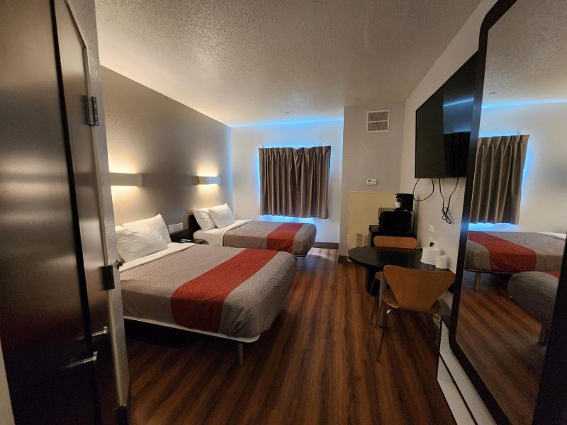 Classic Quadruple Room image 1