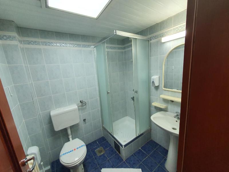 Single Room image 4