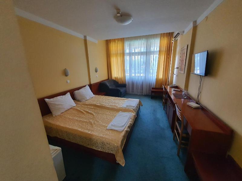 Twin Room with Terrace image 1