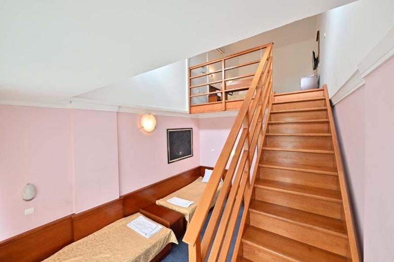Family Room image 4
