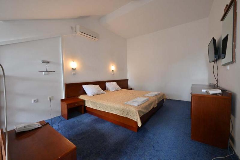 Family Room image 1