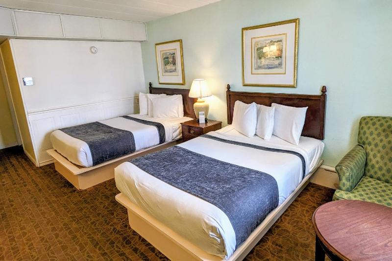 Standard Room with Two Full Beds image 3