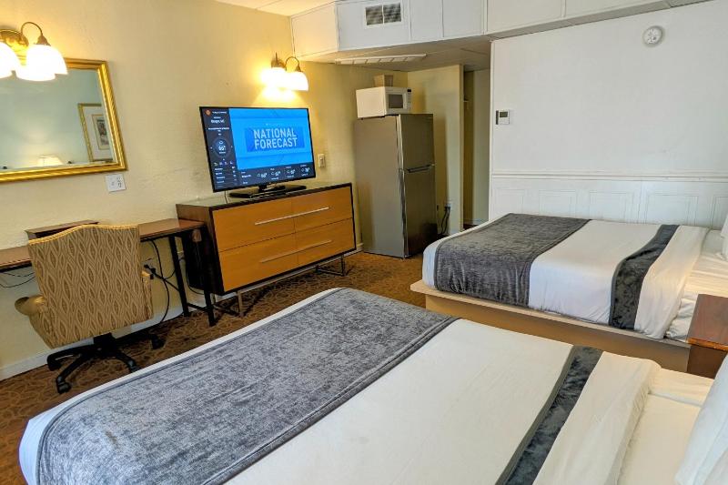 Standard Room with Two Full Beds image 1