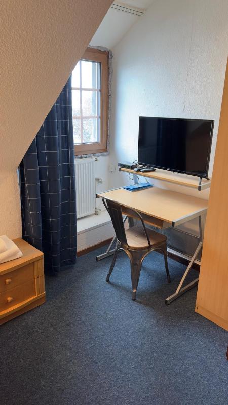 Single Room with Shared Shower and Toilet image 3