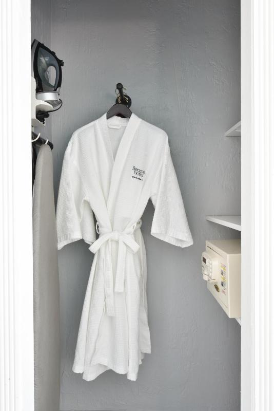 Deluxe King Room image 1