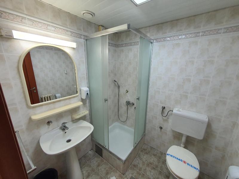 Twin Room with Extra Bed image 4