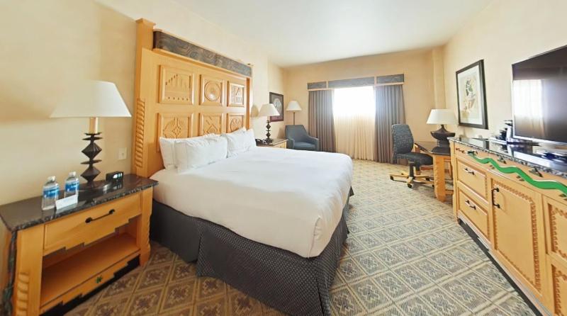 King Room image 4