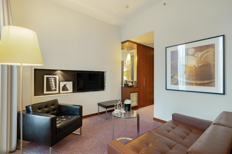 Junior King Suite image 2