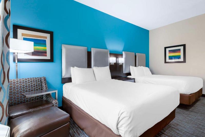 Quadruple Room with Bathtub - Disability Access/Non-Smoking image 4