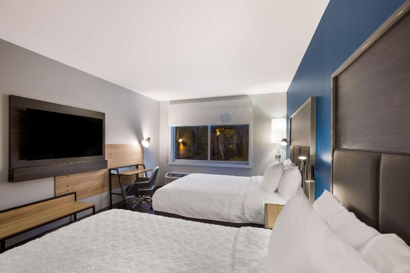 Queen Room with Two Queen Beds and Walk-In Shower image 3