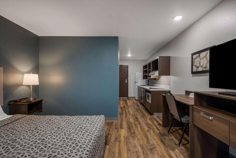 King Suite with Sofa Bed - Non Smoking image 1
