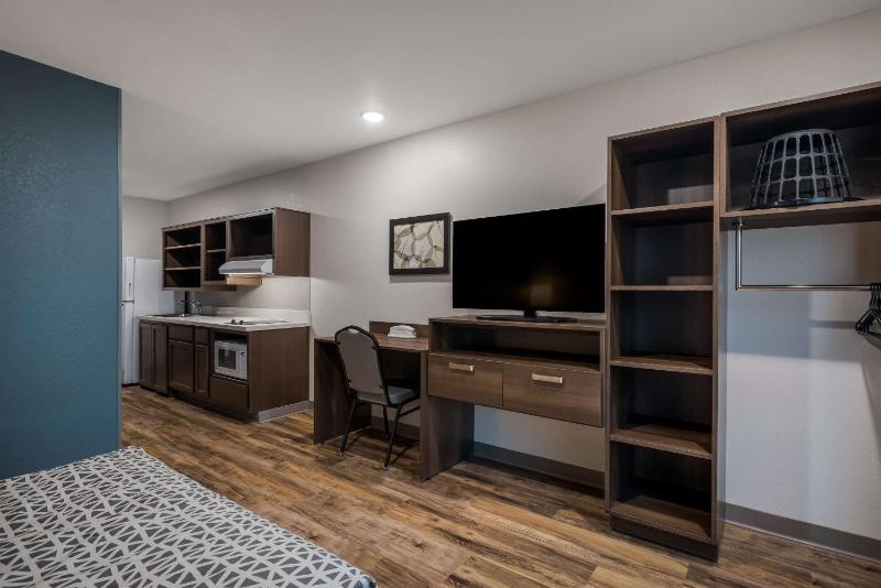 King Suite with Tub - Disability Access/Non Smoking image 4