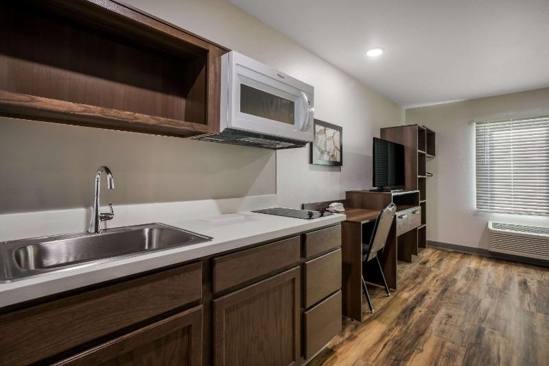 King Suite with Tub - Disability Access/Non Smoking image 2