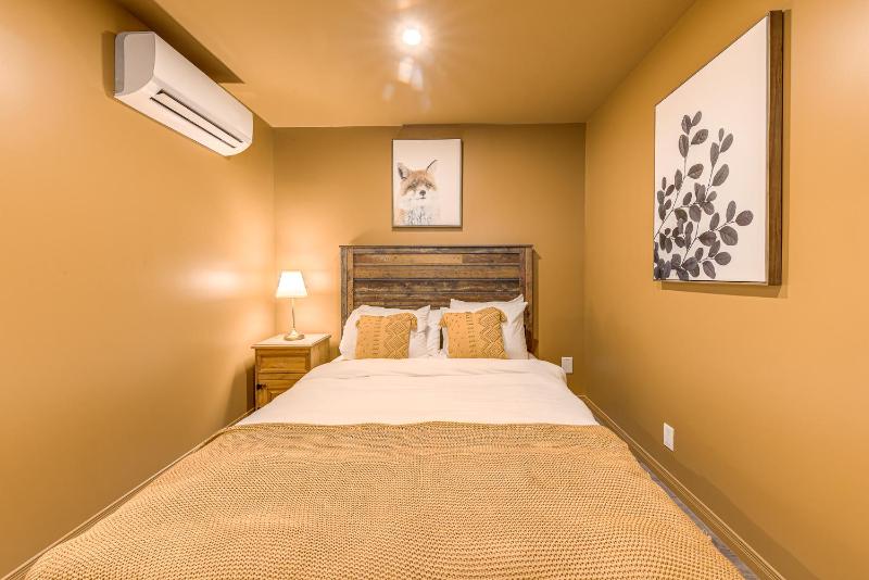 North House - Two bedroom Escape in the Heart of Old Quebec - image 8