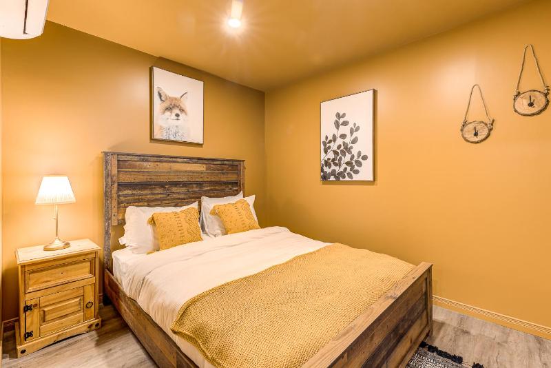 North House - Two bedroom Escape in the Heart of Old Quebec - image 13